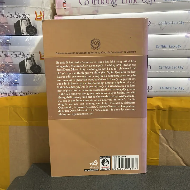 (tiểu thuyết) - Nữ công tước Marianna Ucria 977834