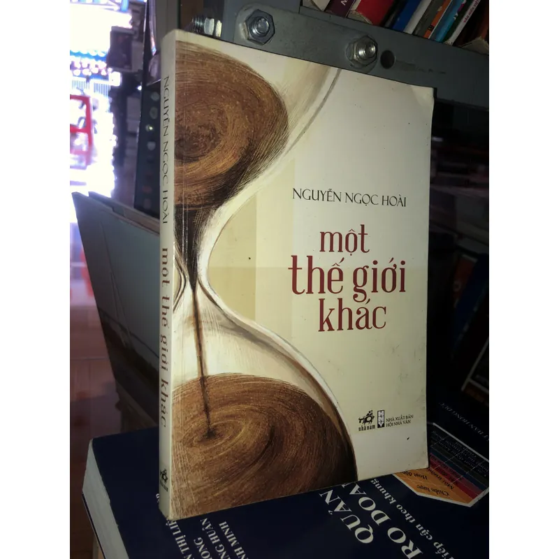 Một thế giới khác - Nguyễn Ngọc Hoài  722956
