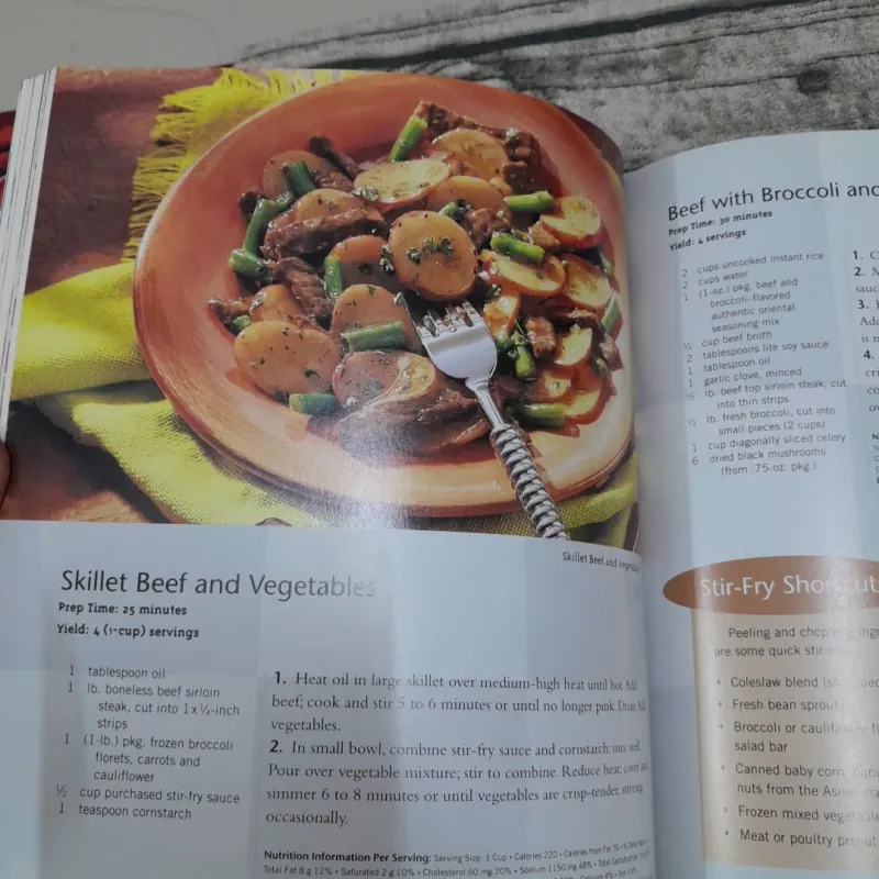 Phillsbury- One Dish Meals Cookbook- 300 Recipes for Casseroles, Skillet, Slow Cook meals 785346