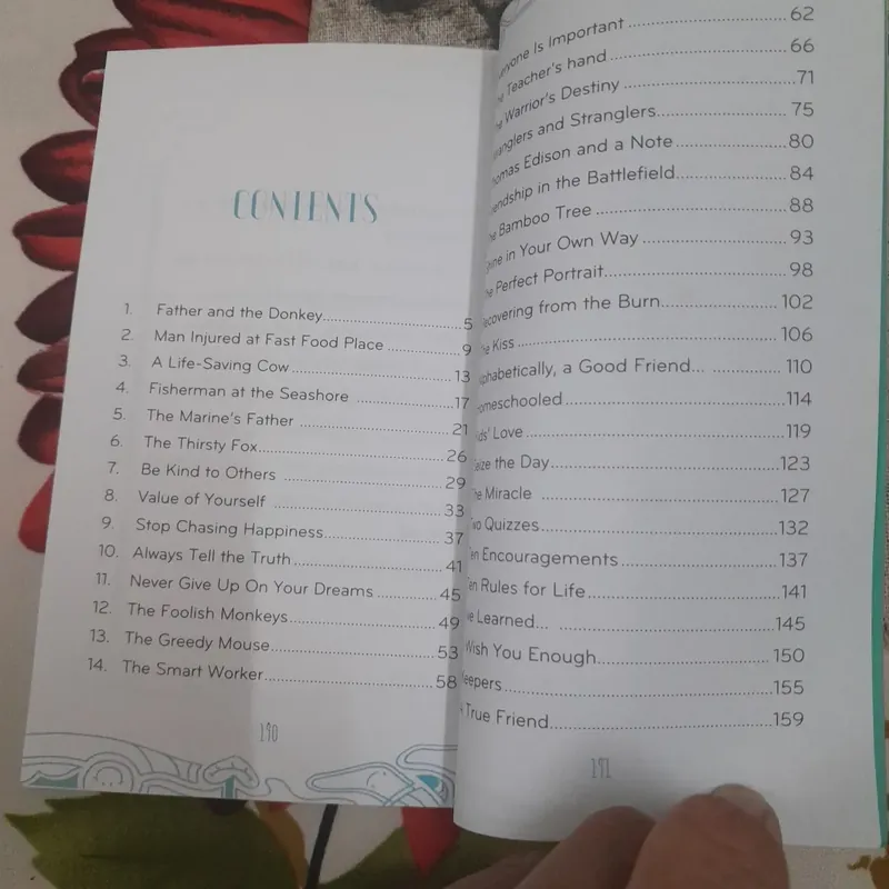 4 cuốn sách học từ vựng tiếng Anh. Little stories theo chủ đề 604445