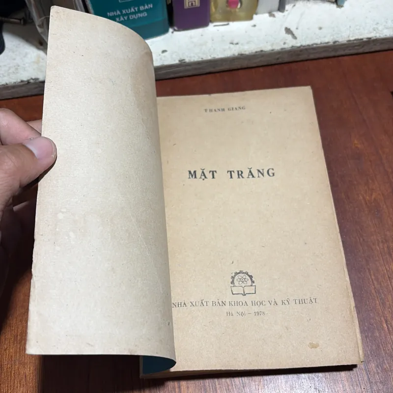 II Sách Khoa Học Và Kỹ Thuật: Mặt Trăng - Thanh Giang - 1978 1005006