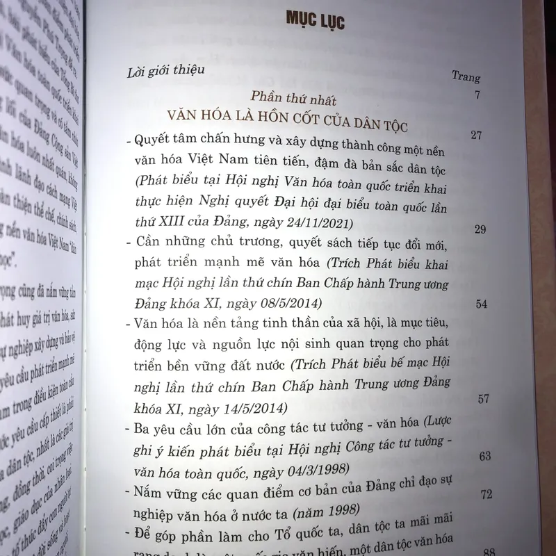 Xây dựng và phát triển nền văn hóa Việt Nam tiên tiến, đậm đà bản sắc dân tộc 704316