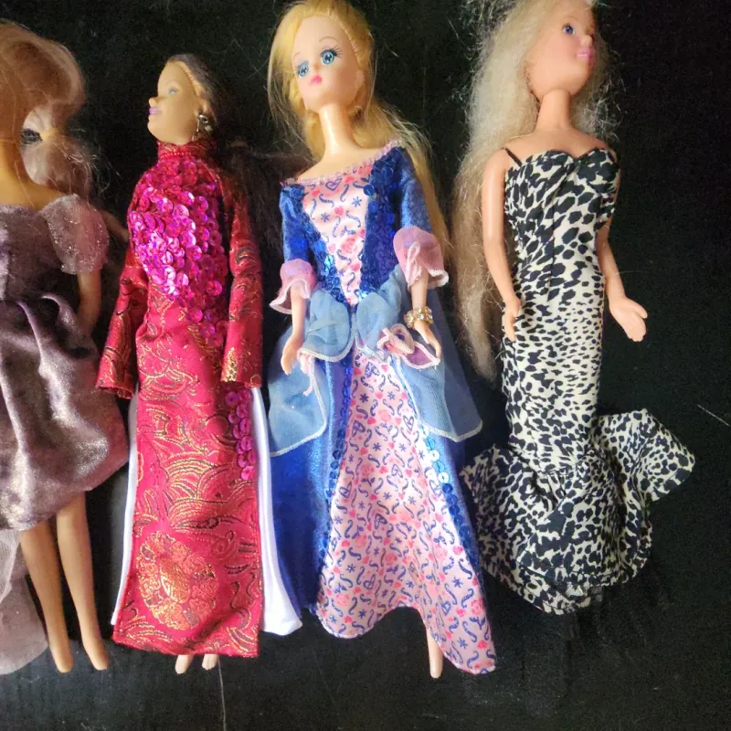 Búp bê Barbie đầm đen 1005301