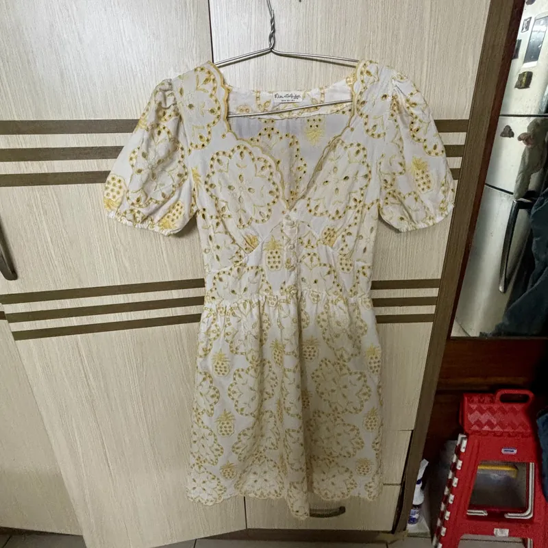 Đầm hoa văn thêu xinh xắn 573458