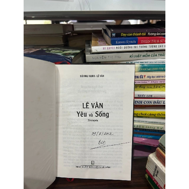 Lê Vân: Yêu Và Sống (Tự Truyện) 1027373