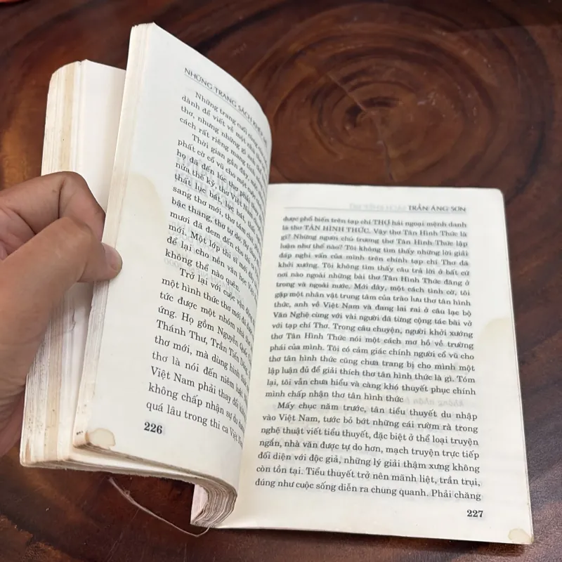 II Văn Học: Những Trang Sách Khép Mở (Quyển 2) - Trần Áng Sơn - 2002 999231