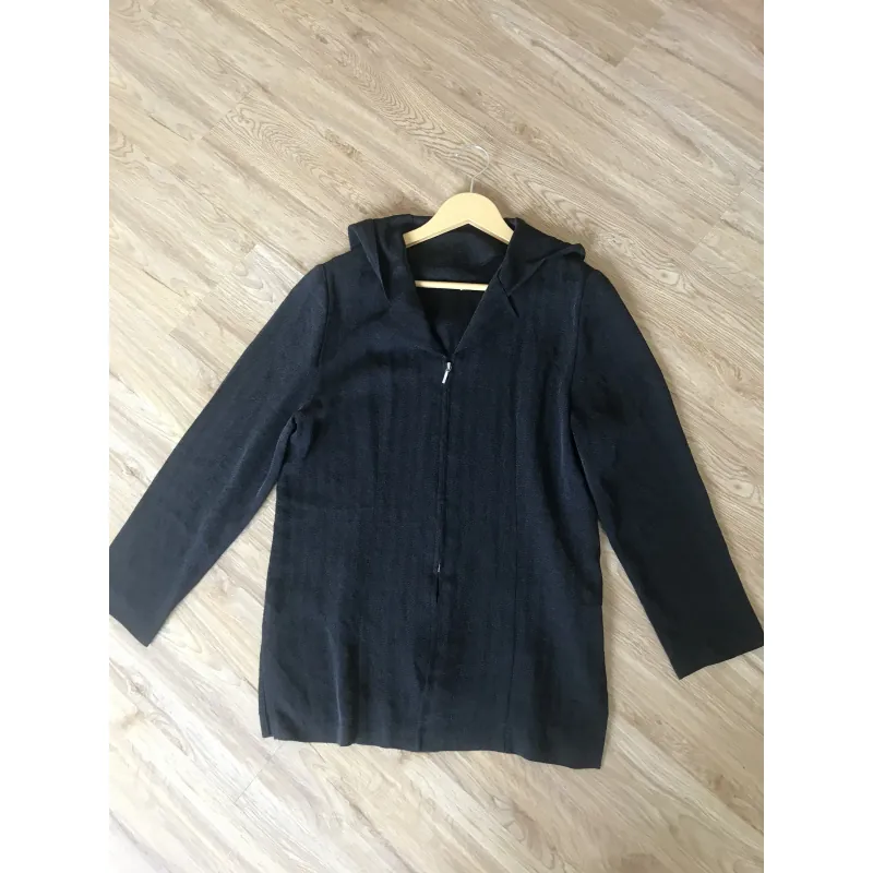 Áo khoác nữ màu đen có nón 991355