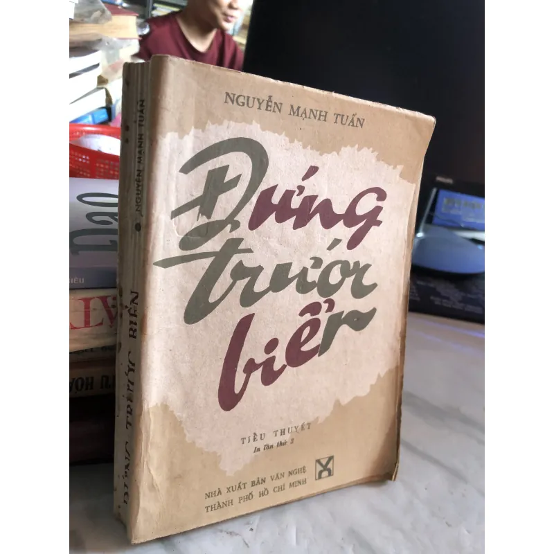 Đứng trước biển - Nguyễn Mạnh Tuấn 991334