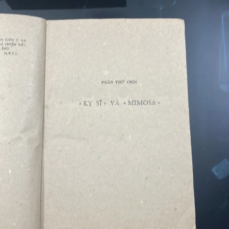 Ván bài lật ngửa - sách bao cấp giấy đen 1004932