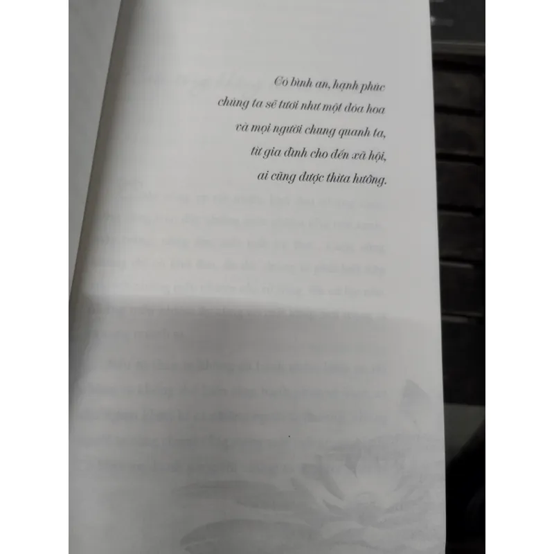 Muốn An Được An" (Being Peace) do thiền sư Thích Nhất Hạnh viết.  703760