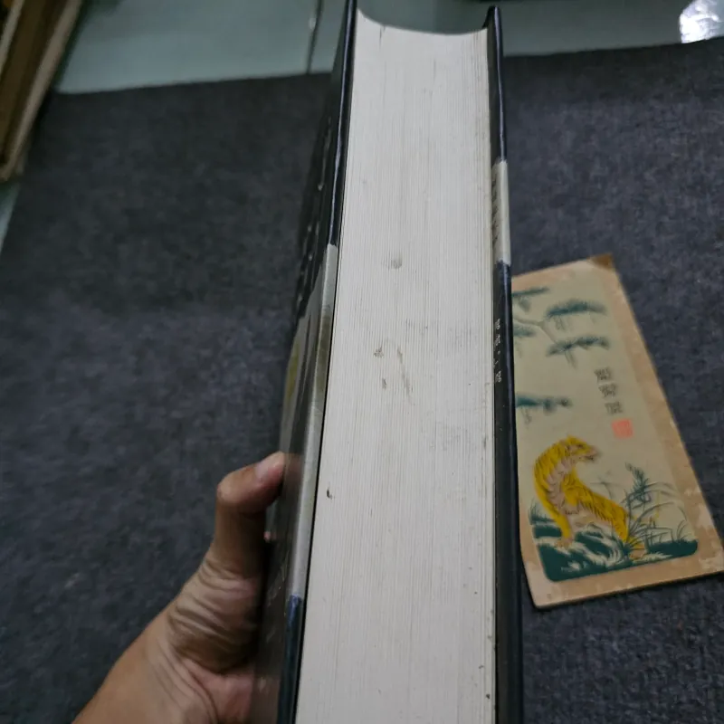 Con sẻ vàng 747317