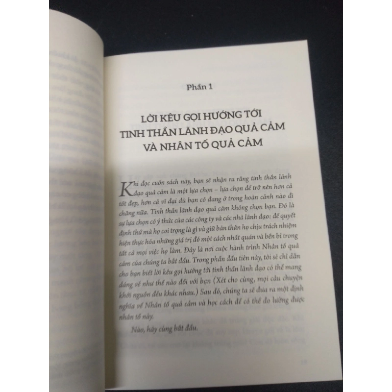 The hero factor các nhà lãnh đạo vĩ đại thay đổi tổ chức và tạo nên văn hóa năm 2021 mới 90% bẩn nhẹ HCM2902 kỹ năng quản trị 913255