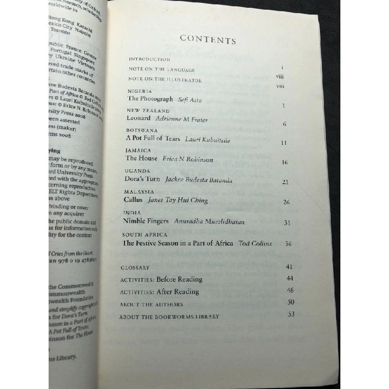 Cries from the Heart Stories from around the world mới 85% bẩn nhẹ Oxford bookworms HPB1508 NGOẠI VĂN 458627