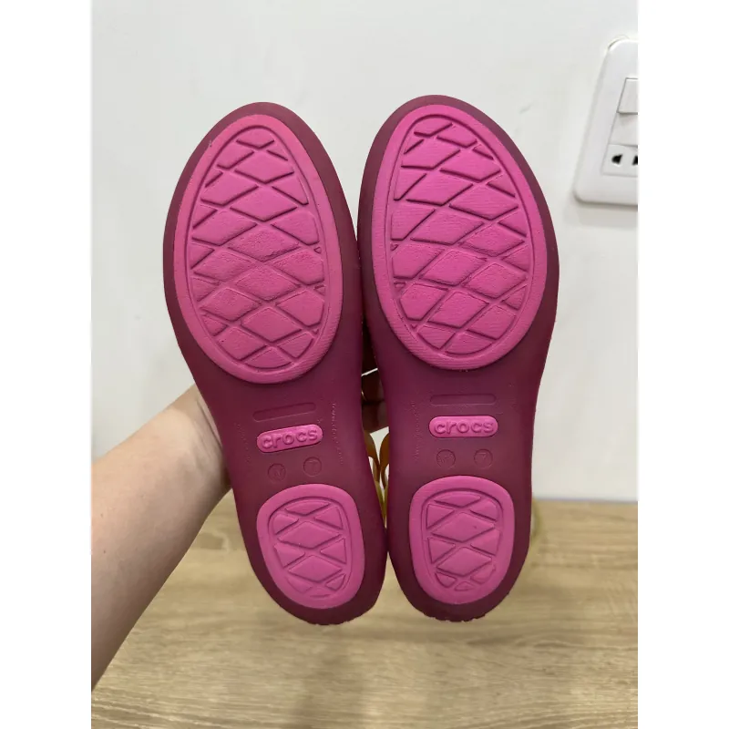 Giày crocs 2hand size w7-38 độ mới cao hình chụp thật 989688
