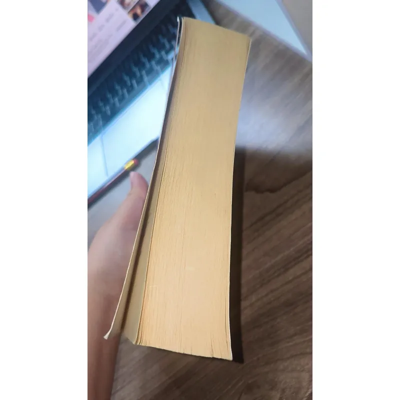 Insurgent (the second book in the Divergent trilogy)  795618