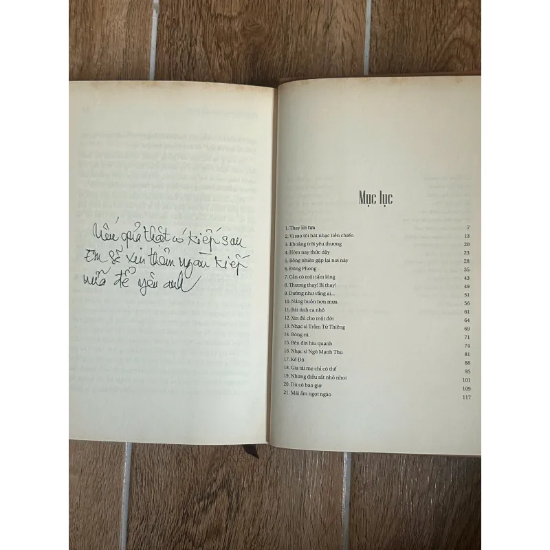 Đằng Sau Những Nụ Cười - Khánh Ly (Bìa Cứng) 733561