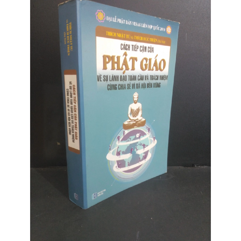 Cách tiếp cận của Phật Giáo về sự lãnh đạo toàn cầu và trách nhiệm cùng chia sẻ vì xã hội bền vững mới 70% bẩn bìa, ố, ẩm góc sách, tróc bìa, tróc gáy 2019 HCM2811 Thích Nhật Từ & Thích Đức Thiện TÂM LINH - TÔN GIÁO - THIỀN 353629