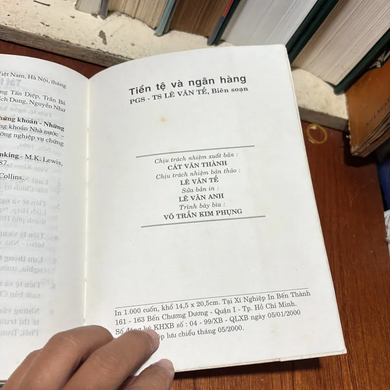II Sách Kinh Tế: Tiền Tệ Và Ngân Hàng - PGS.TS. Lê Văn Tề, TS. Ngô Hướng - 2000 778177