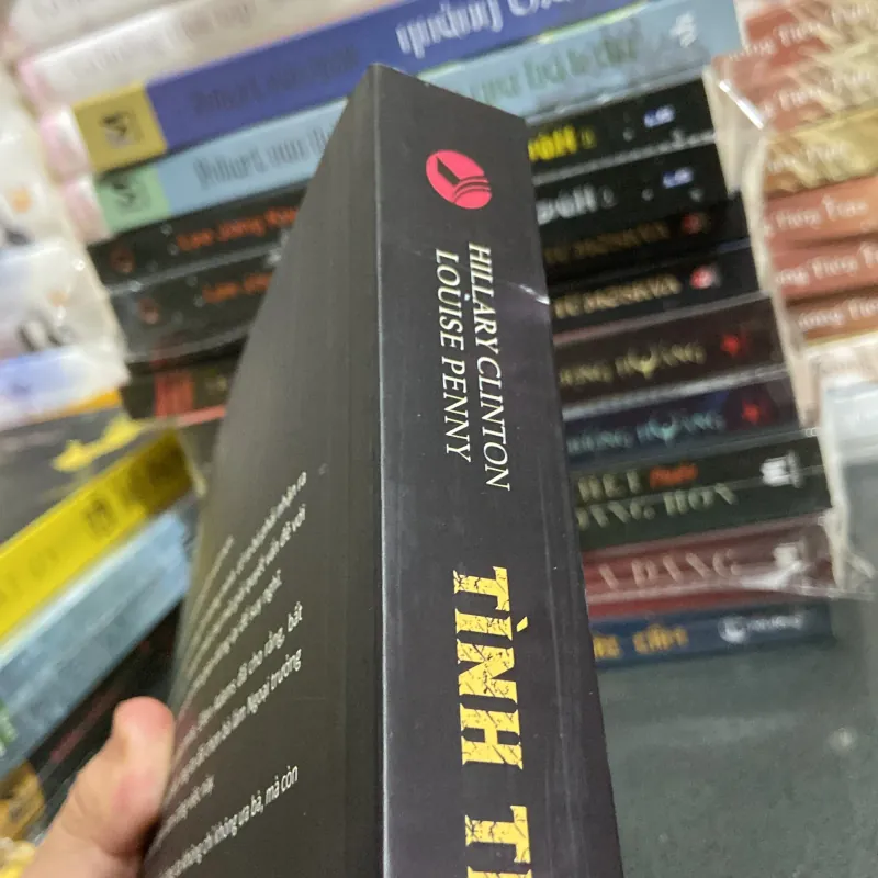 Tình thế hiểm nghèo - Hillary Clinton Louise Penny 974541