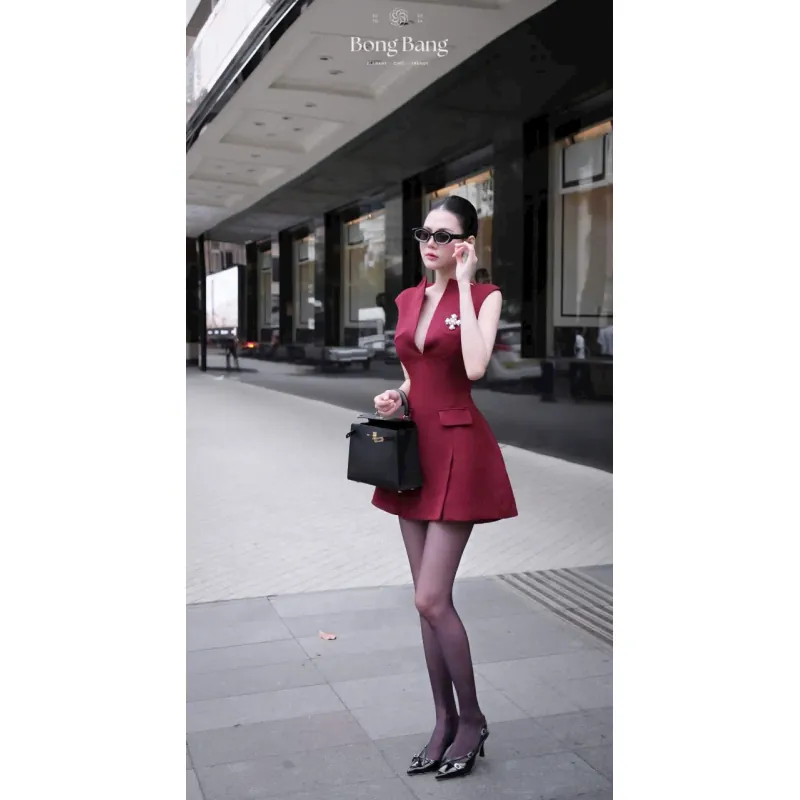 Đầm nữ kiểu dáng trẻ trung, chất liệu vải dày dặn, màu đỏ 777198