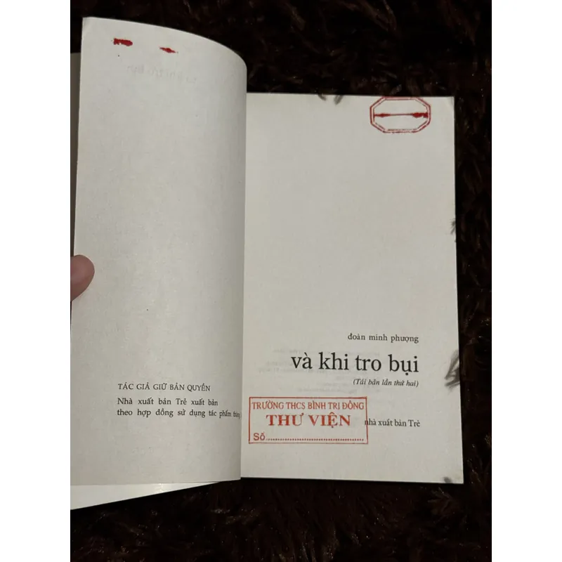 Và khi tro bụi (NXB Trẻ) 705542