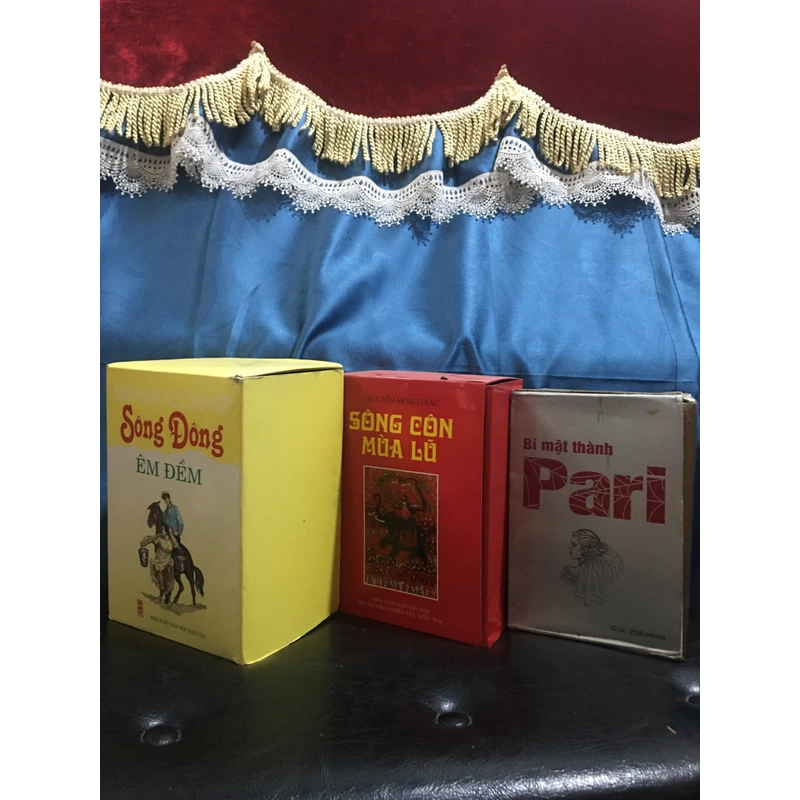 Bộ 3 tác phẩm: sông Côn mùa lũ, Sông Đông êm đềm, Bí mật thành paris 508685