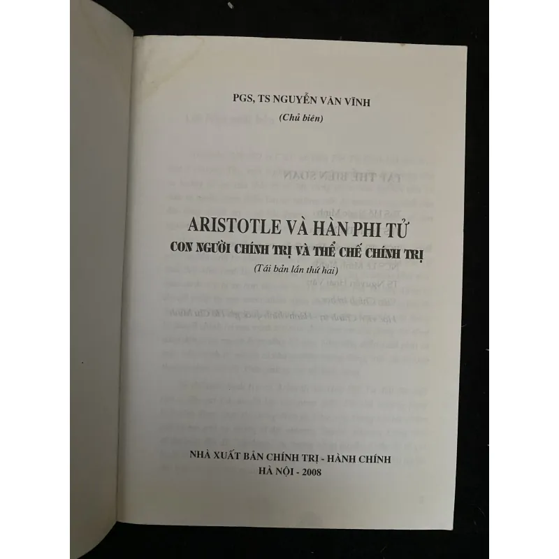Aristotle và Hàn Phi Tử: Con người chính trị và thể chế chính trị  1036276