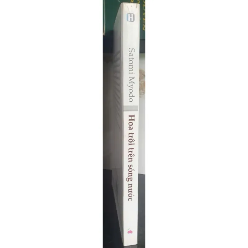 Hoa Trôi Trên Sông Nước - Satomi Myodo tác phẩm Văn Học Nhật Bản 690988