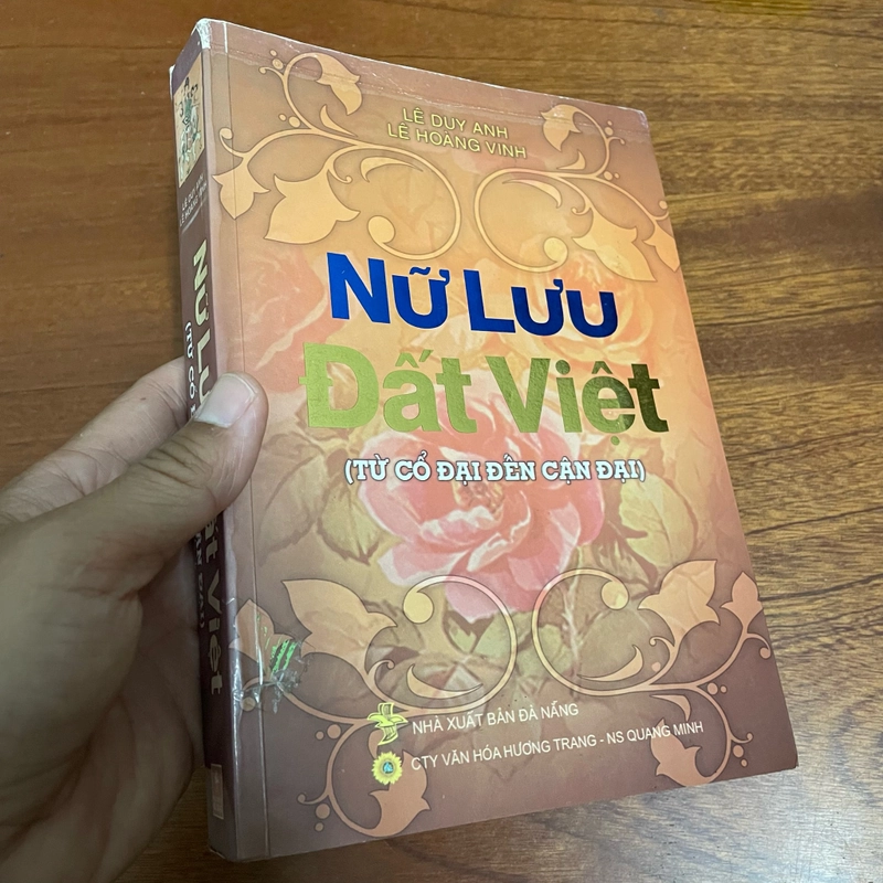 II Tựa sách: Nữ Lưu Đất Việt (Từ Cổ Đại Đến Cận Đại) - Lê Duy Anh, Lê Hoàng Vinh - 2006 485326