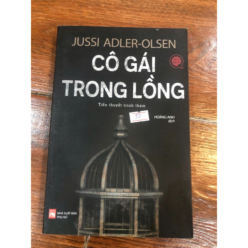 Cô gái trong lồng 311910