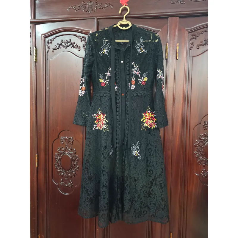 Váy ren màu đen chưa mặc lần nào 1042790