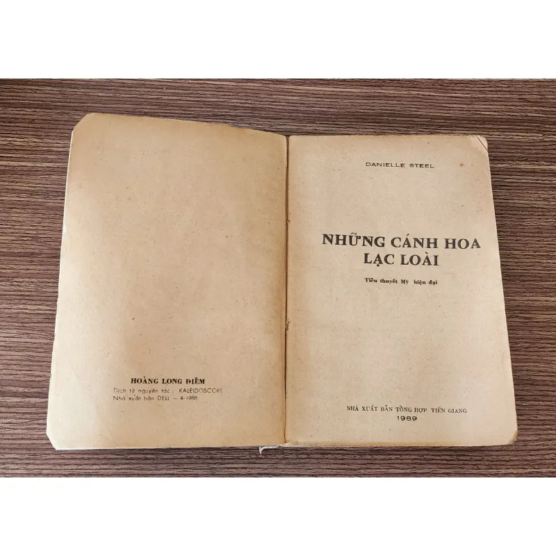 Tiểu thuyết NHỮNG CÁNH HOA LẠC LOÀI (nhà văn Danielle Steel) 947313