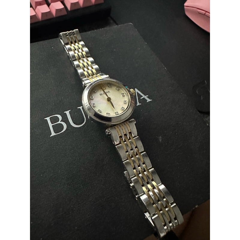 Đồng hồ bulova full box+ tem. Mình mua về nhưng chưa đeo do chưa cắt dây. 357329