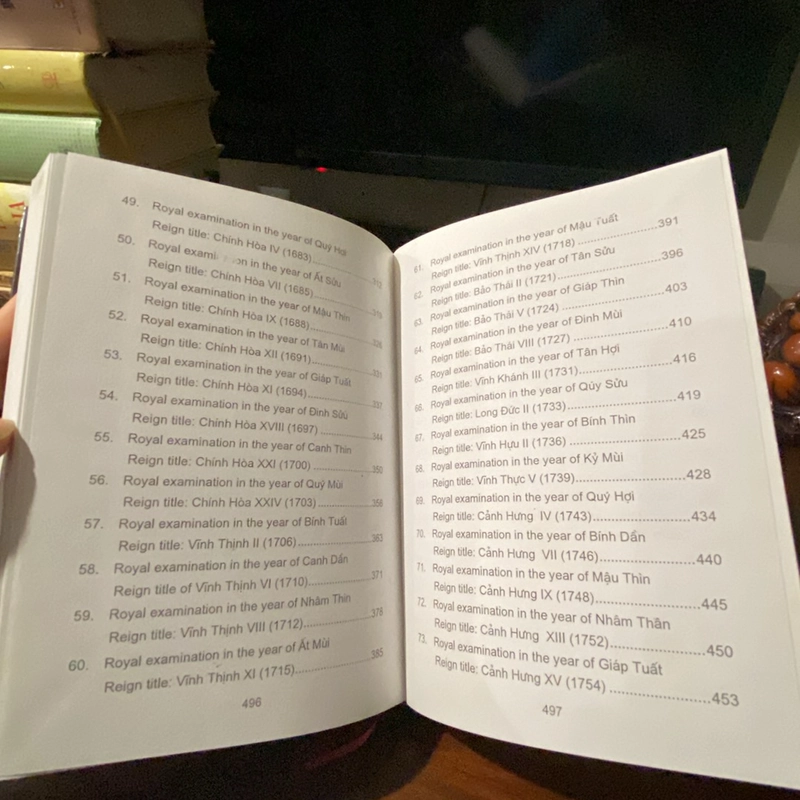 82 BIA TIẾN SĨ Ở VĂN MIẾU QUỐC TỬ GIÁM HÀ NỘI, SÁCH TIẾNG ANH, BÌA CỨNG (XB 2010) 469314