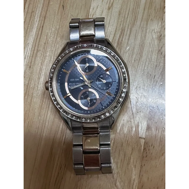 Đồng hồ nữ dây kim loại thể thao Quartz sang trọng, có đá đính quanh bezel 738415