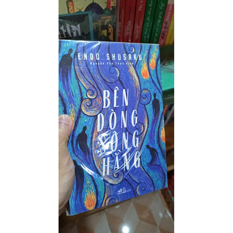 Sách Bên Dòng Sông Hằng 73920