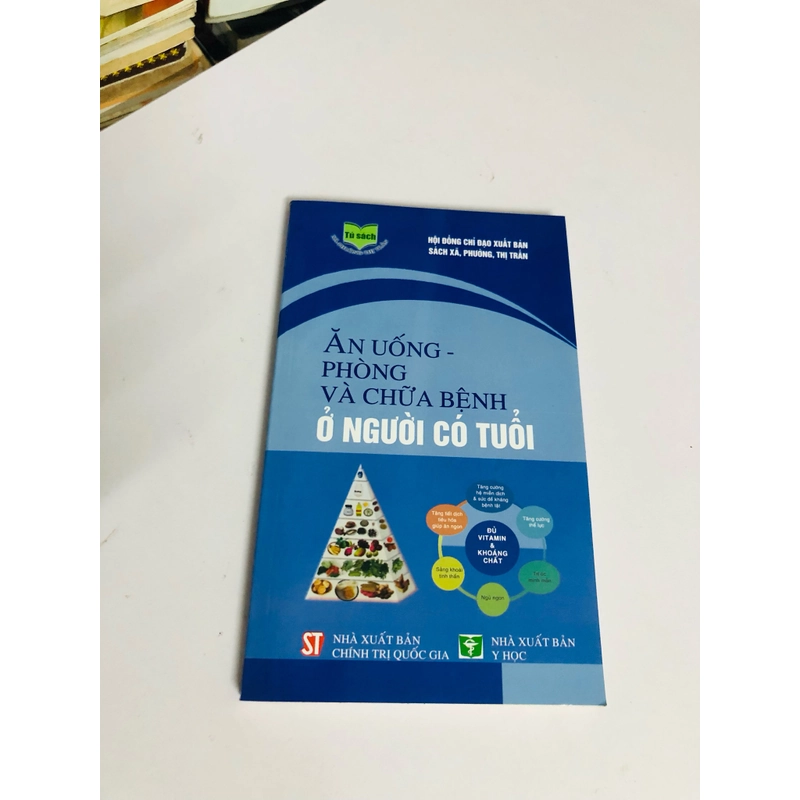 ĂN UỐNG - PHÒNG VÀ CHỮA BỆNH Ở NGƯỜI CÓ TUỔI  529795