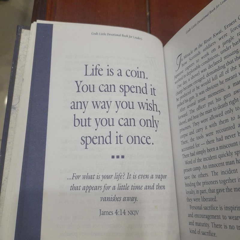 God's Little Devotional Book for LEADERS 524692