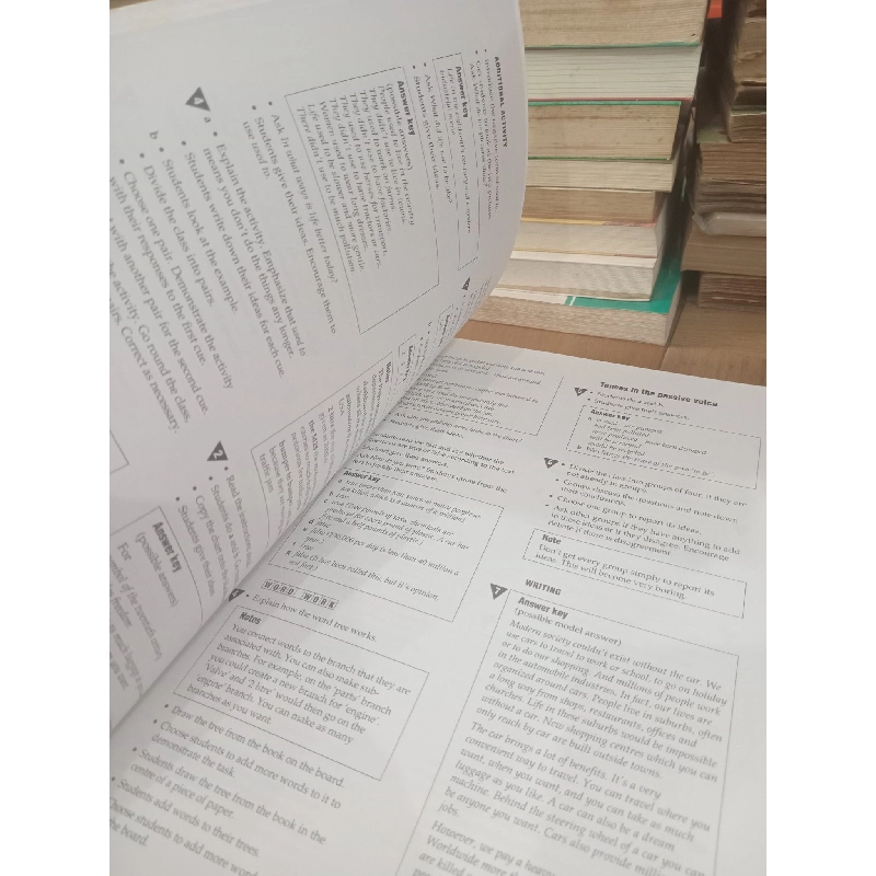 Hotline Intermediate - Tom Hutchinson 957418