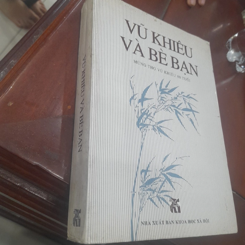 VŨ KHIÊU VÀ BÈ BẠN (sách mừng thọ giáo sư 80 tuổi) 453546