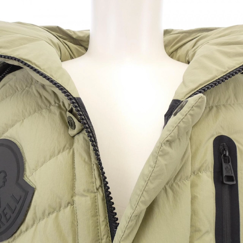 Áo khoác lông vũ MONCLER GENIUS PHARRELL WILLIAMS CHESTNUT - Hàng hiệu Authentic 896387