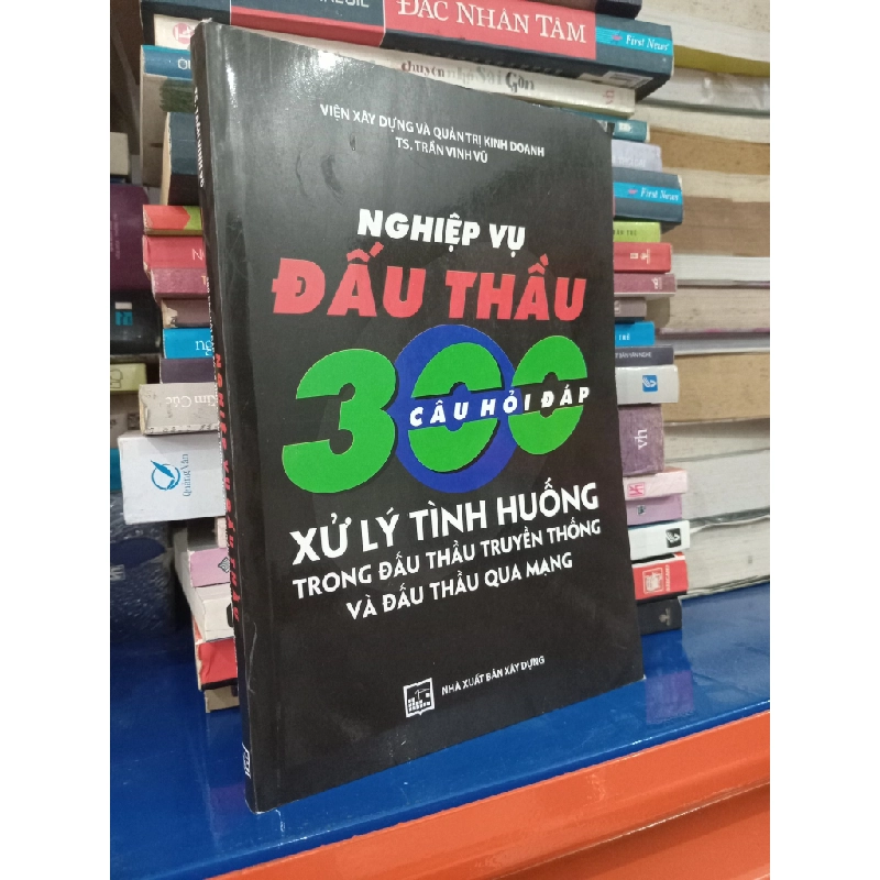 Nghiệp vụ đấu thầu: 300 câu hỏi đáp xử lý tình huống trong đấu thầu truyến thống và đấu thầu qua mạng - TS. Trần Vinh Vũ 454749