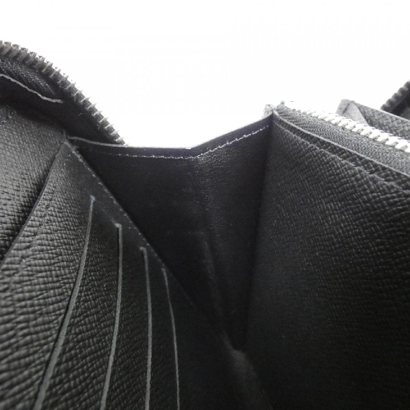 Ví Louis Vuitton Taiga Zippy XL M44275 621359