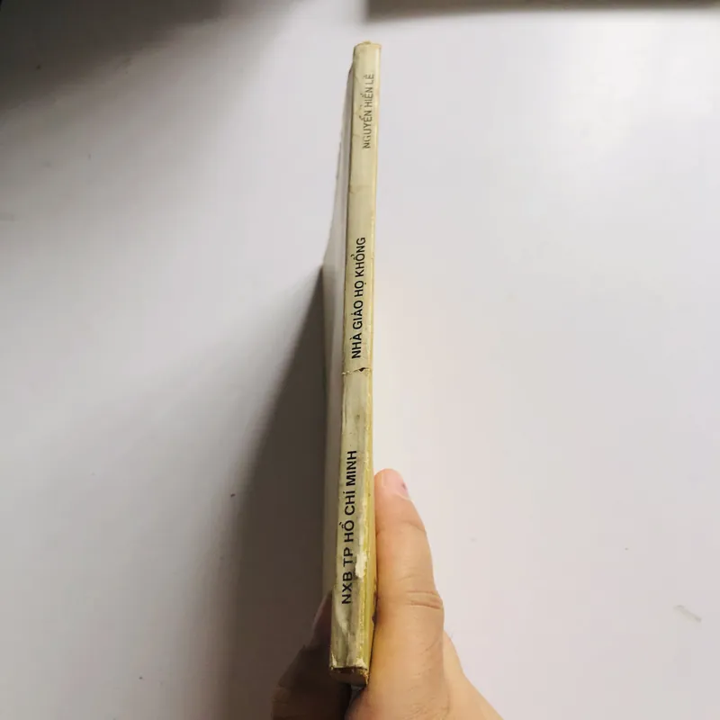 NHÀ GIÁO HỌ KHỔNG ( Nguyễn Hiến Lê) - 130 trang, nxb: 1992 - Giá: 40k 568245