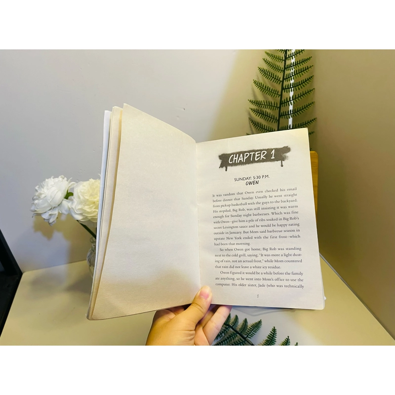 [Sách tiếng Anh 2hand] Like new 90% - I Know Your Secret - Daphne Ghose 494110