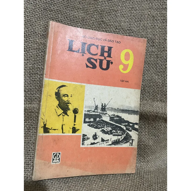 Sách giáo khoa xưa - lịch sử 9 748145