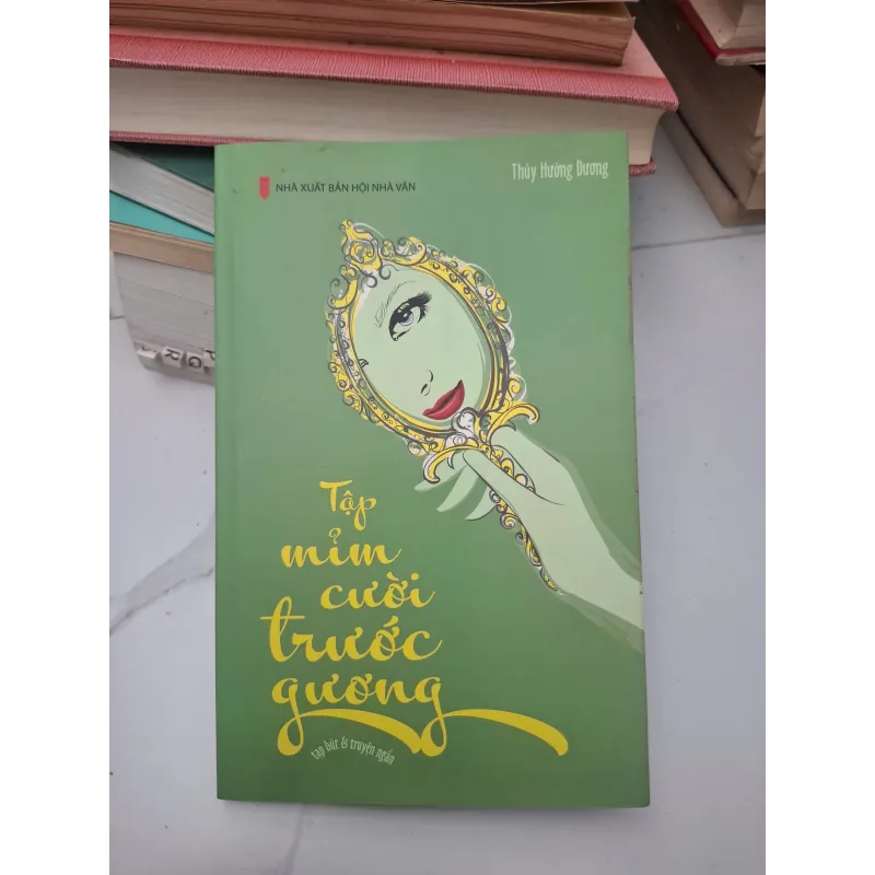 Tập mỉm cười trước gương - Thủy Hướng Dương - Tập bút ký truyện ngắn 696287