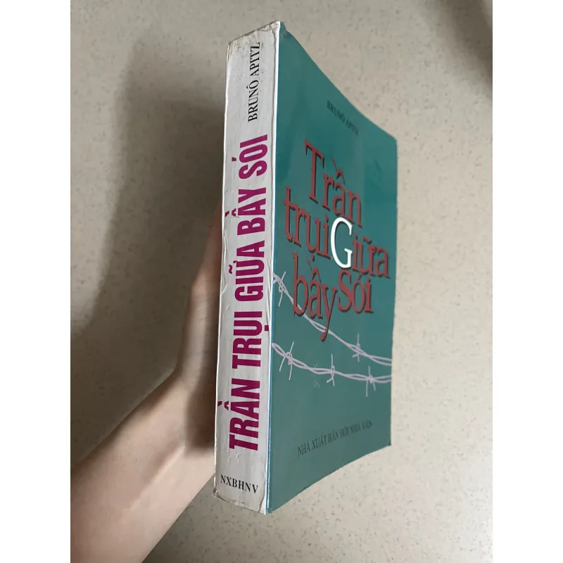 TRẦN TRỤI GIỮA BẦY SÓI – Bruno Apich 746086