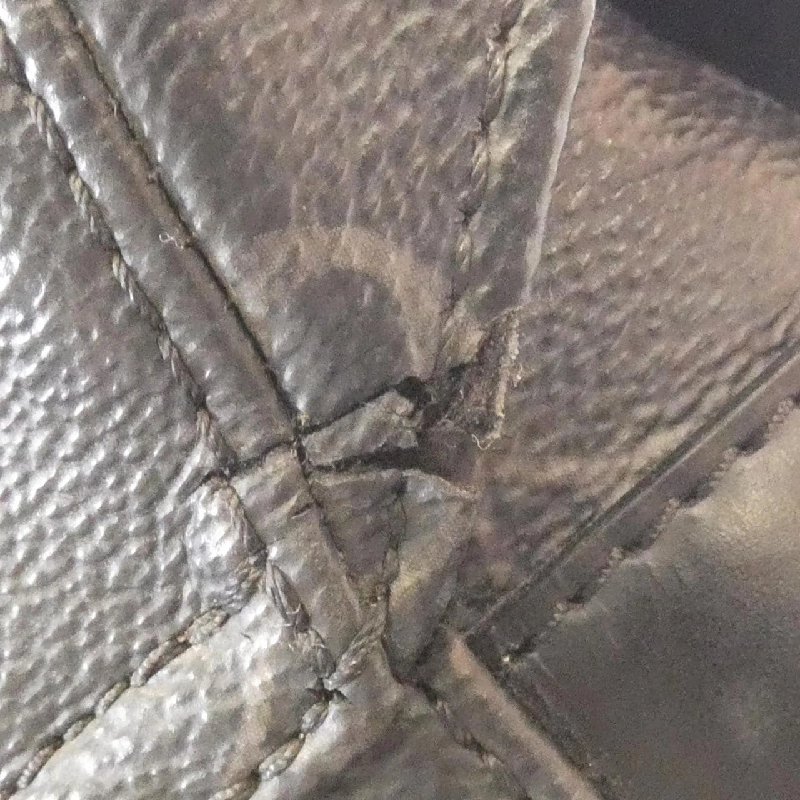 Túi đeo chéo Louis Vuitton Monogram Eclipse Voyage MM M40510 609842