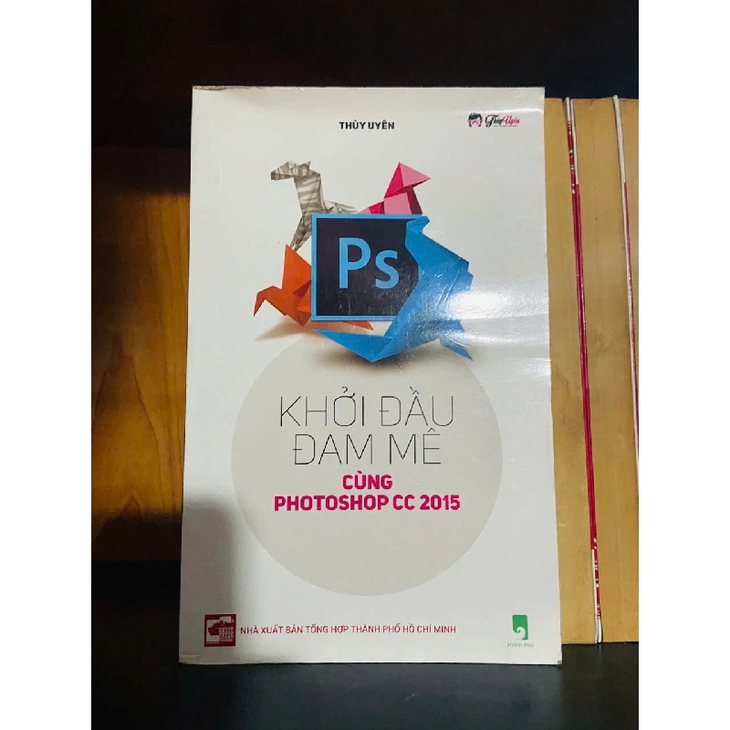 Khởi đầu đam mê cùng Photoshop CC 2015 / Thùy Uyên GIÁO TRÌNH, CHUYÊN MÔN VAVO2012-118 737528